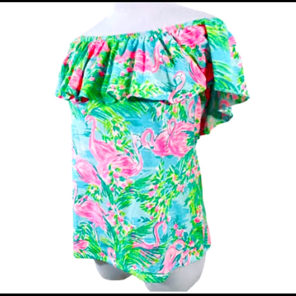 Lilly Pulitzer off the shoulder Fortuna top can be worn on or off the shoulders.